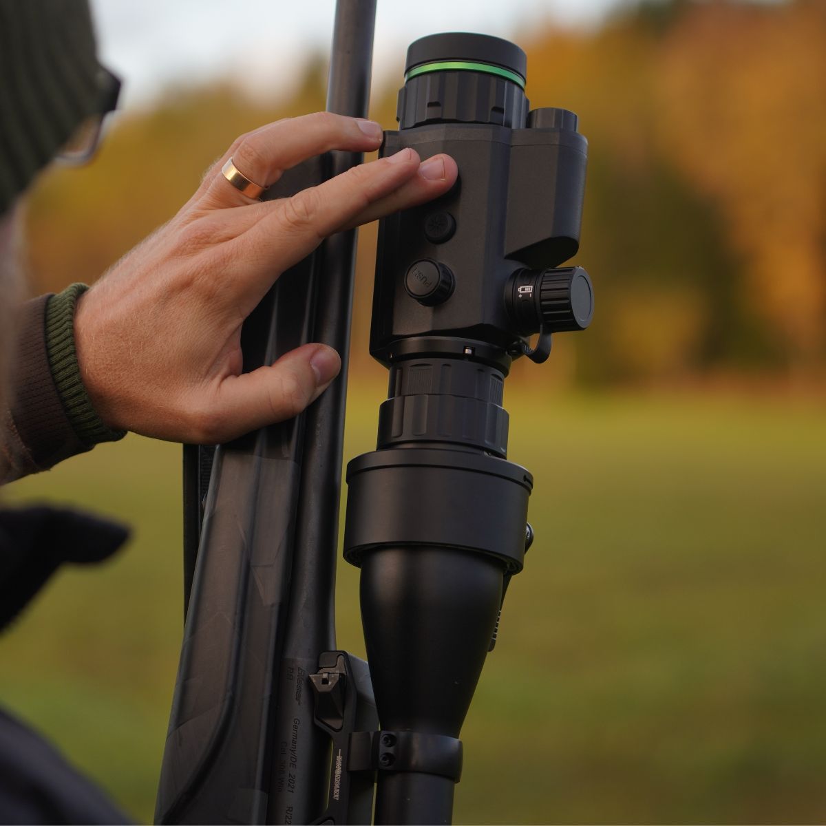 Preowned SOG HIKMICRO HM-C32F-R Cheetah Night vision Front Clip-On (w/60mm Scope Adaptor) - SOG39